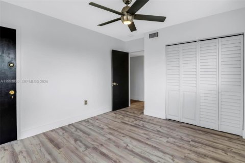 Снять в аренду кондоминиум в Майами, Флорида 2 спальни, 91.97м2, № 2055668 - фото 16