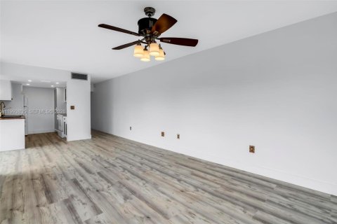 Снять в аренду кондоминиум в Майами, Флорида 2 спальни, 91.97м2, № 2055668 - фото 4