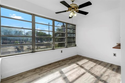 Снять в аренду кондоминиум в Майами, Флорида 2 спальни, 91.97м2, № 2055668 - фото 26