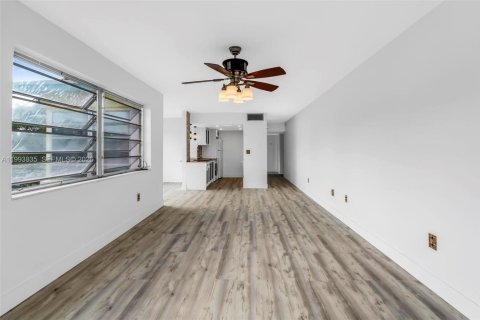 Снять в аренду кондоминиум в Майами, Флорида 2 спальни, 91.97м2, № 2055668 - фото 5