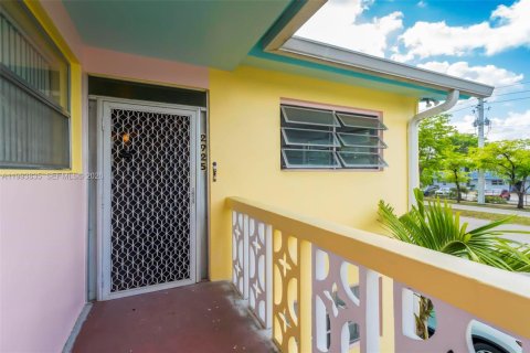 Снять в аренду кондоминиум в Майами, Флорида 2 спальни, 91.97м2, № 2055668 - фото 27