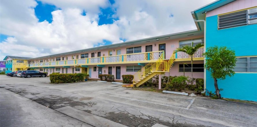 Кондоминиум с 2 спальнями в Майами, Флорида № 2055668