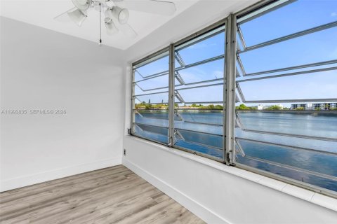 Снять в аренду кондоминиум в Майами, Флорида 2 спальни, 91.97м2, № 2055668 - фото 25