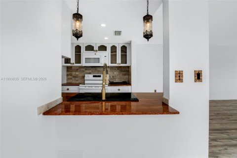 Снять в аренду кондоминиум в Майами, Флорида 2 спальни, 91.97м2, № 2055668 - фото 9