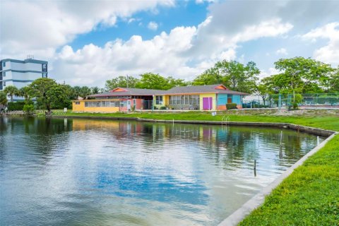 Снять в аренду кондоминиум в Майами, Флорида 2 спальни, 91.97м2, № 2055668 - фото 30