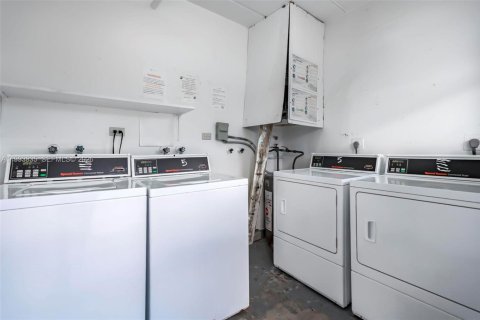 Снять в аренду кондоминиум в Майами, Флорида 2 спальни, 91.97м2, № 2055668 - фото 28