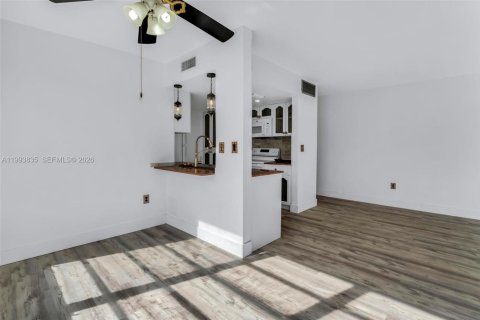 Снять в аренду кондоминиум в Майами, Флорида 2 спальни, 91.97м2, № 2055668 - фото 6