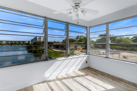 Снять в аренду кондоминиум в Майами, Флорида 2 спальни, 91.97м2, № 2055668 - фото 24