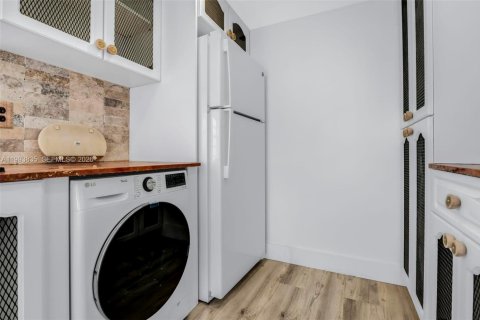 Снять в аренду кондоминиум в Майами, Флорида 2 спальни, 91.97м2, № 2055668 - фото 13