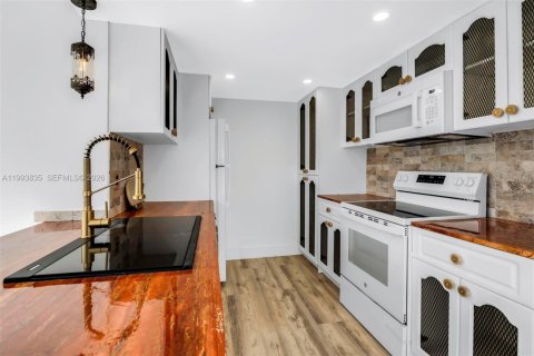 Снять в аренду кондоминиум в Майами, Флорида 2 спальни, 91.97м2, № 2055668 - фото 11