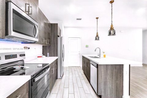Touwnhouse à louer à Homestead, Floride: 4 chambres, 163.23 m2 № 2394989 - photo 6