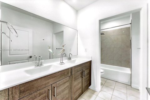 Touwnhouse à louer à Homestead, Floride: 4 chambres, 163.23 m2 № 2394989 - photo 8