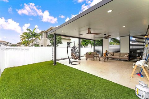 Touwnhouse à louer à Homestead, Floride: 4 chambres, 163.23 m2 № 2394989 - photo 3