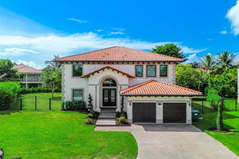 House in Cutler Bay, Florida 5 bedrooms, 366.5 sq.m. № 2327558 - photo 2