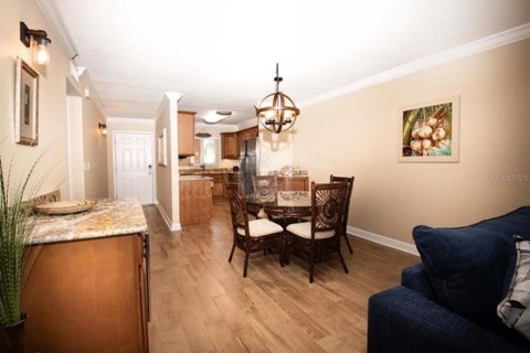 Condo in Saint Petersburg, Florida, 2 bedrooms № 2212540 - photo 8