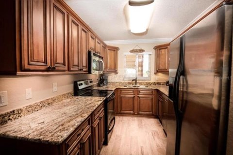 Condo in Saint Petersburg, Florida, 2 bedrooms № 2212540 - photo 12