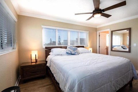 Condo in Saint Petersburg, Florida, 2 bedrooms № 2212540 - photo 17