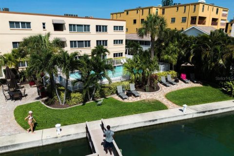 Condo in Saint Petersburg, Florida, 2 bedrooms № 2212540 - photo 4