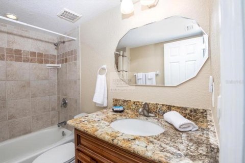 Condo in Saint Petersburg, Florida, 2 bedrooms № 2212540 - photo 26