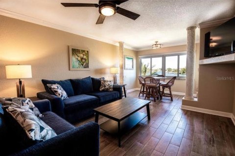 Condo in Saint Petersburg, Florida, 2 bedrooms № 2212540 - photo 6