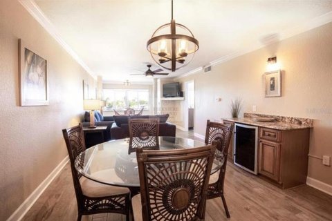 Condo in Saint Petersburg, Florida, 2 bedrooms № 2212540 - photo 10