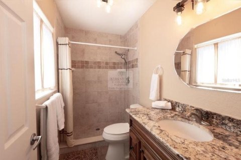 Condo in Saint Petersburg, Florida, 2 bedrooms № 2212540 - photo 20