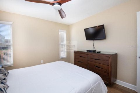 Condo in Saint Petersburg, Florida, 2 bedrooms № 2212540 - photo 22