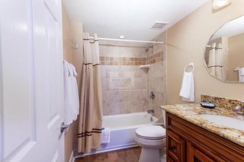 Condo in Saint Petersburg, Florida, 2 bedrooms № 2212540 - photo 25