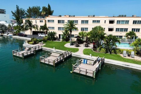 Condo in Saint Petersburg, Florida, 2 bedrooms № 2212540 - photo 29