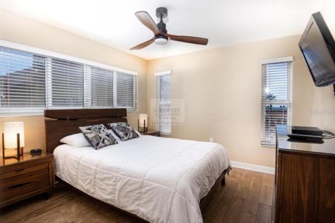 Condo in Saint Petersburg, Florida, 2 bedrooms № 2212540 - photo 16