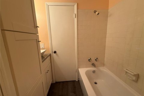 Condominio en alquiler en Tampa, Florida, 2 dormitorios, 72.56 m2 № 1903286 - foto 9