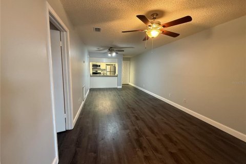 Condominio en alquiler en Tampa, Florida, 2 dormitorios, 72.56 m2 № 1903286 - foto 3