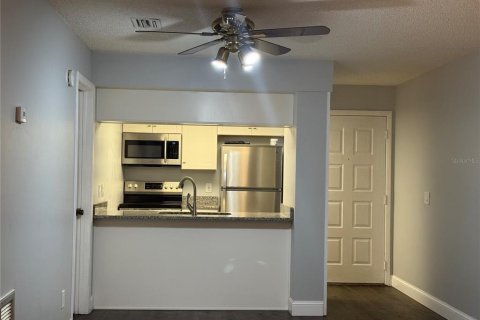 Condominio en alquiler en Tampa, Florida, 2 dormitorios, 72.56 m2 № 1903286 - foto 4