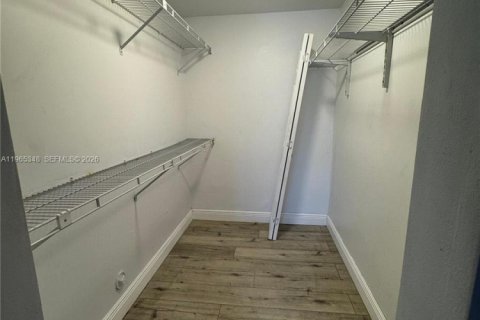 Townhouse in Miami, Florida 2 bedrooms, 113.53 sq.m. № 2027006 - photo 8