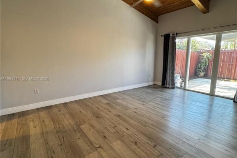 Townhouse in Miami, Florida 2 bedrooms, 113.53 sq.m. № 2027006 - photo 11