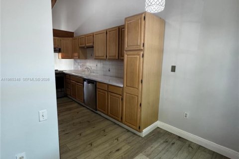 Townhouse in Miami, Florida 2 bedrooms, 113.53 sq.m. № 2027006 - photo 3