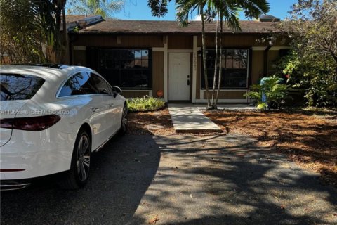 Townhouse in Miami, Florida 2 bedrooms, 113.53 sq.m. № 2027006