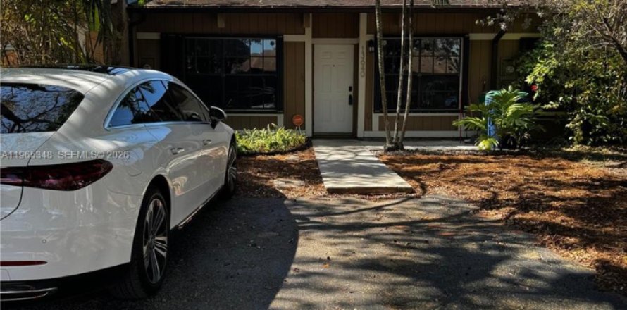 Townhouse in Miami, Florida 2 bedrooms, 113.53 sq.m. № 2027006