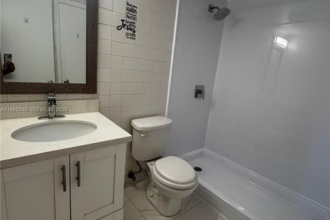 Townhouse in Miami, Florida 2 bedrooms, 113.53 sq.m. № 2027006 - photo 2