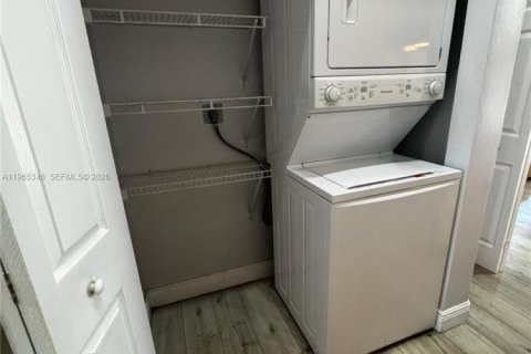 Townhouse in Miami, Florida 2 bedrooms, 113.53 sq.m. № 2027006 - photo 6