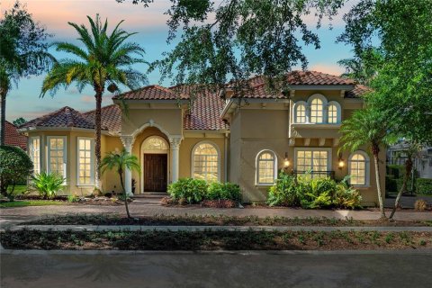 House in Lake Mary, Florida 5 bedrooms, 431.25 sq.m. № 1744331 - photo 1