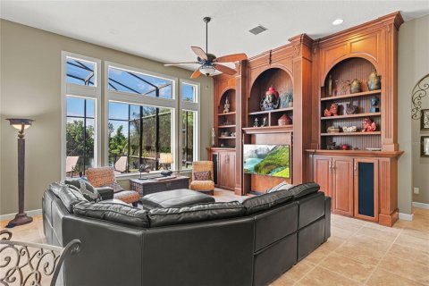House in Lake Mary, Florida 5 bedrooms, 431.25 sq.m. № 1744331 - photo 11