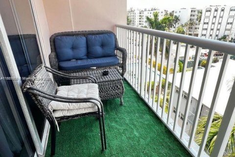 Condo in Hallandale Beach, Florida, 2 bedrooms  № 1752302 - photo 5