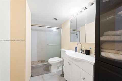 Condo in Hallandale Beach, Florida, 2 bedrooms  № 1752302 - photo 17