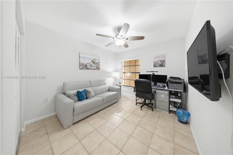 Condominio en venta en Miami, Florida, 3 dormitorios, 102.94 m2 № 2066856 - foto 10