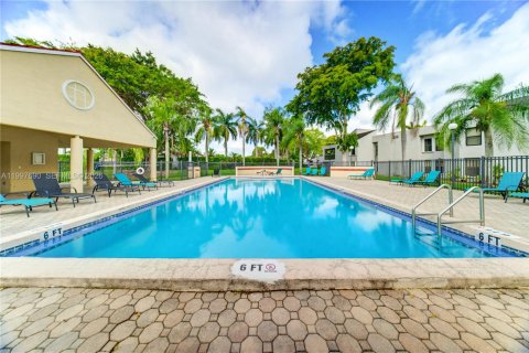 Condominio en venta en Miami, Florida, 3 dormitorios, 102.94 m2 № 2066856 - foto 19