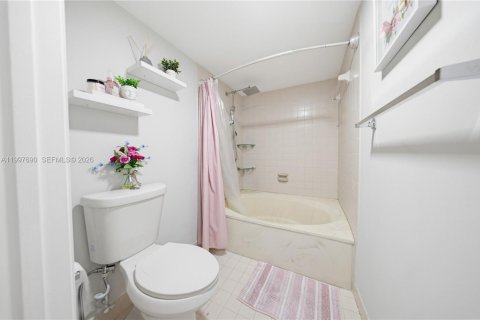 Condominio en venta en Miami, Florida, 3 dormitorios, 102.94 m2 № 2066856 - foto 13