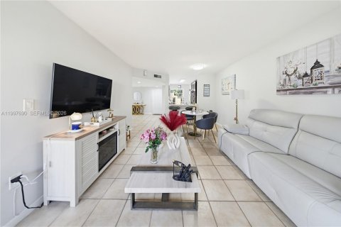 Condominio en venta en Miami, Florida, 3 dormitorios, 102.94 m2 № 2066856 - foto 6