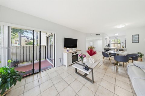 Condominio en venta en Miami, Florida, 3 dormitorios, 102.94 m2 № 2066856 - foto 5