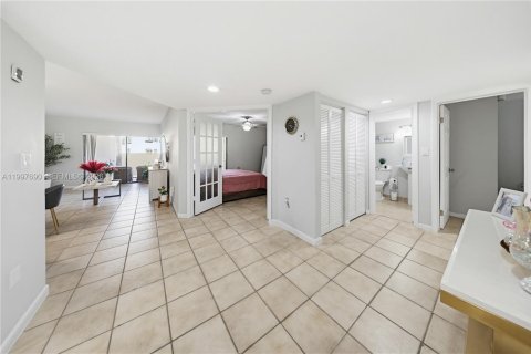 Condominio en venta en Miami, Florida, 3 dormitorios, 102.94 m2 № 2066856 - foto 3